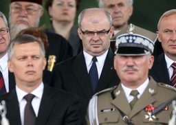 Gen. Skrzypczak zrezygnował z funkcji wiceministra obrony narodowej. Tusk przyjął jego dymisję