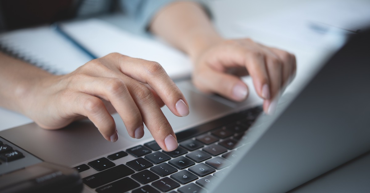 „Cyfrowy uczeń”: samorządy mogą uzyskać wsparcie na zakup sprzętu komputerowego. Do szkół trafi 735 tys. laptopów