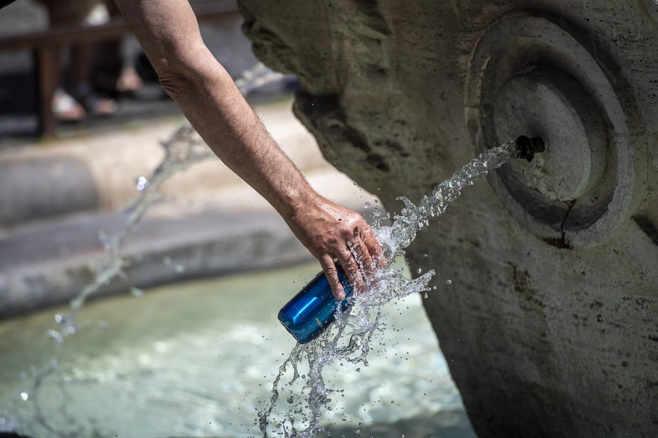 Woda z niewielkich kranów (wł. fontanelle) w Rzymie jest zdatna do picia