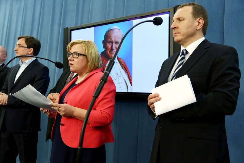 Zbigniew Ziobro, Beata Kempa i Jacek Kurski podczas konferencji. Fot. PAP/Tomasz Gzell