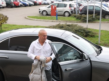 ĐANIJA JE IZUJEDAO PO STOMAKU GOST NA SVADBI: Pevač je hitno prebačen u Urgentni centar!