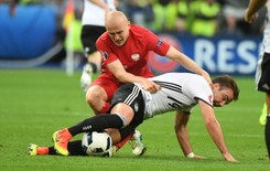 Pazdan z Niemcami, jak Kapustka z Irlandią Północną. Wszyscy chwalą polskiego obrońcę