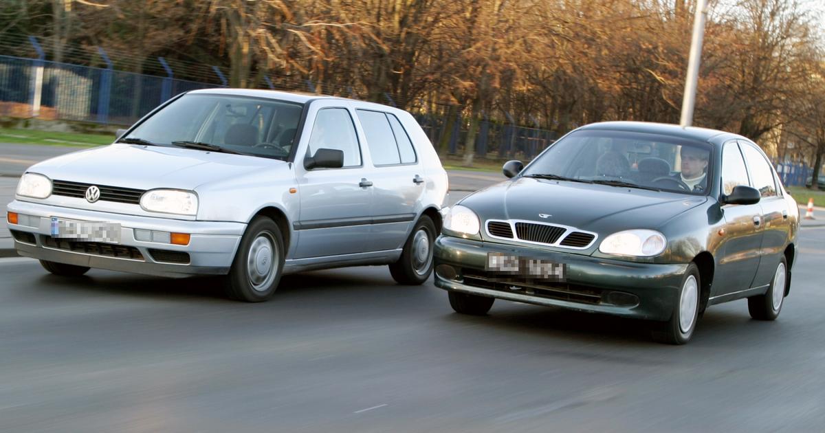 Polacy jeżdżą starymi gratami. Wiek polskich aut.