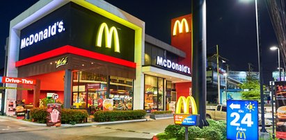 Kierownik McDonald's opowiedział o dziwnych rzeczach, które klienci restauracji robią z  jedzeniem! Moczenie frytek w koktajlach owocowych to dopiero początek...