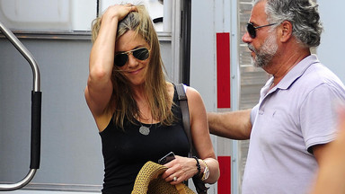 Brzydkie nogi Jennifer Aniston