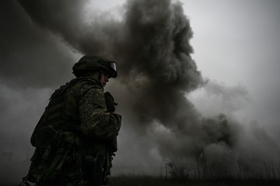 (VIDEO) FIJASKO RUSKE VOJSKE! Ukrajina UNIŠTILA celu kolonu moćnih oklopnih vozila: Dramatični prizori iz Pokrovska