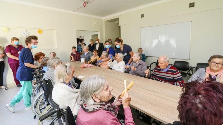 Leczenie muzyką seniorów w zakładzie pszczyńskiego szpitala