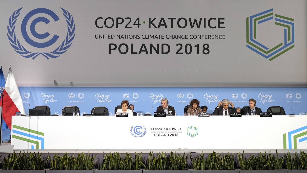Mająca się rozpocząć w sobotę nad ranem sesja plenarna szczytu klimatycznego COP24, na której ma zostać rozpatrzony dokument końcowy szczytu, została przesunięta na godzinę 10 - poinformowała polska prezydencja. Powodem są ciągle toczące się negocjacje. W piątek rano prezydent Katowic poinformował, że szczyt przedłużono do soboty.