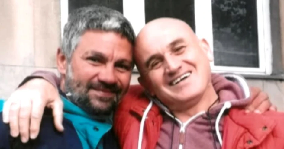 Sa prijateljem  Zoranom, koji ga je prepoznao dok je bio beskućnik