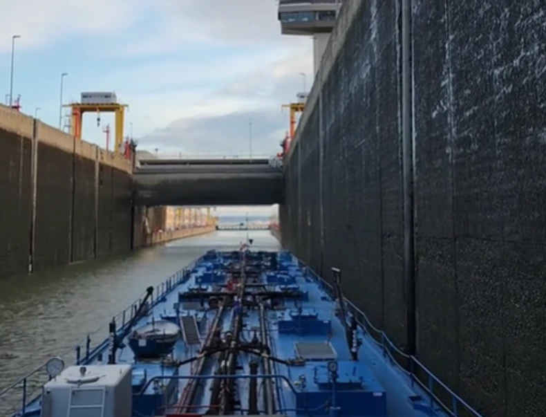 Prevođenje broda HE Đerdap 1