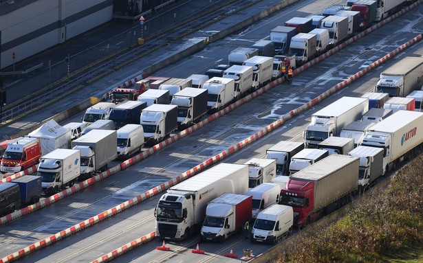 Kolejka ciężarówek w Dover