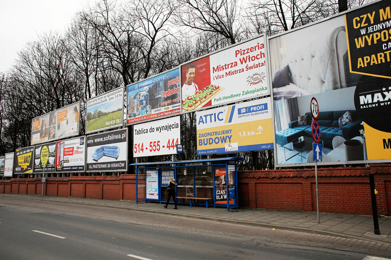 Reklamy w Krakowie, zdjęcie z 2019 r.