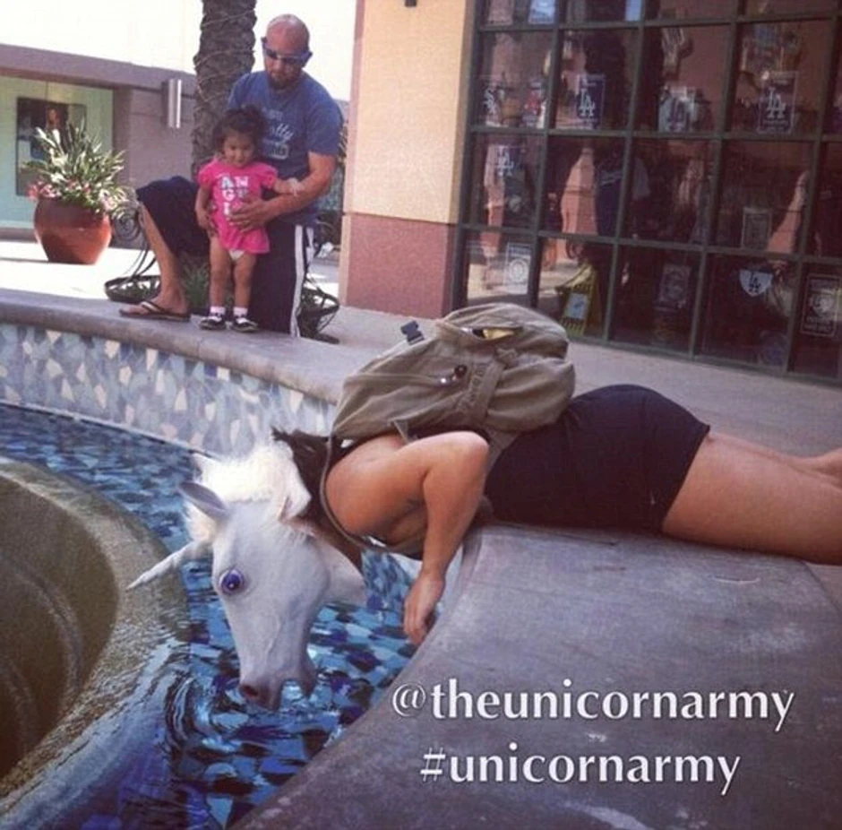 Masku možete nositi u bioskopu, na bazenu, bilo gde