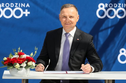 Andrzej Duda podpisał 800 plus. Wiemy, kiedy rodziny dostaną większe przelewy