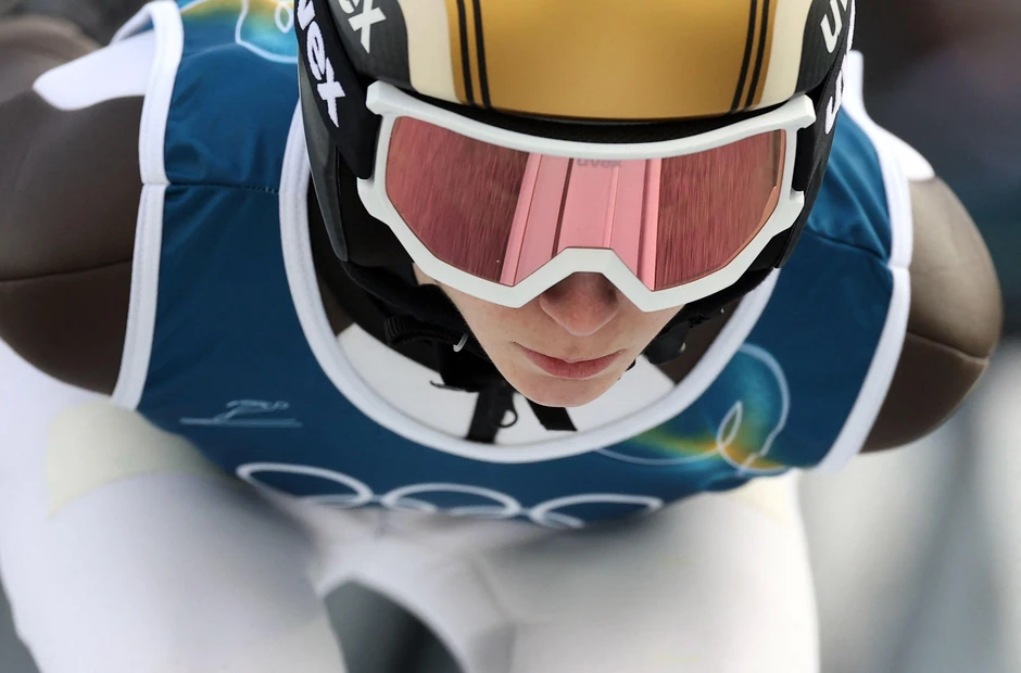 Nika Prevc u letu tokom treninga na Zimskim olimpijskim igrama 2026. | Foto: REUTERS/Kacper Pempel