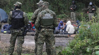 Usnarz Górny. Straż Graniczna pilnuje Afgańczyków na granicy polsko-białoruskiej