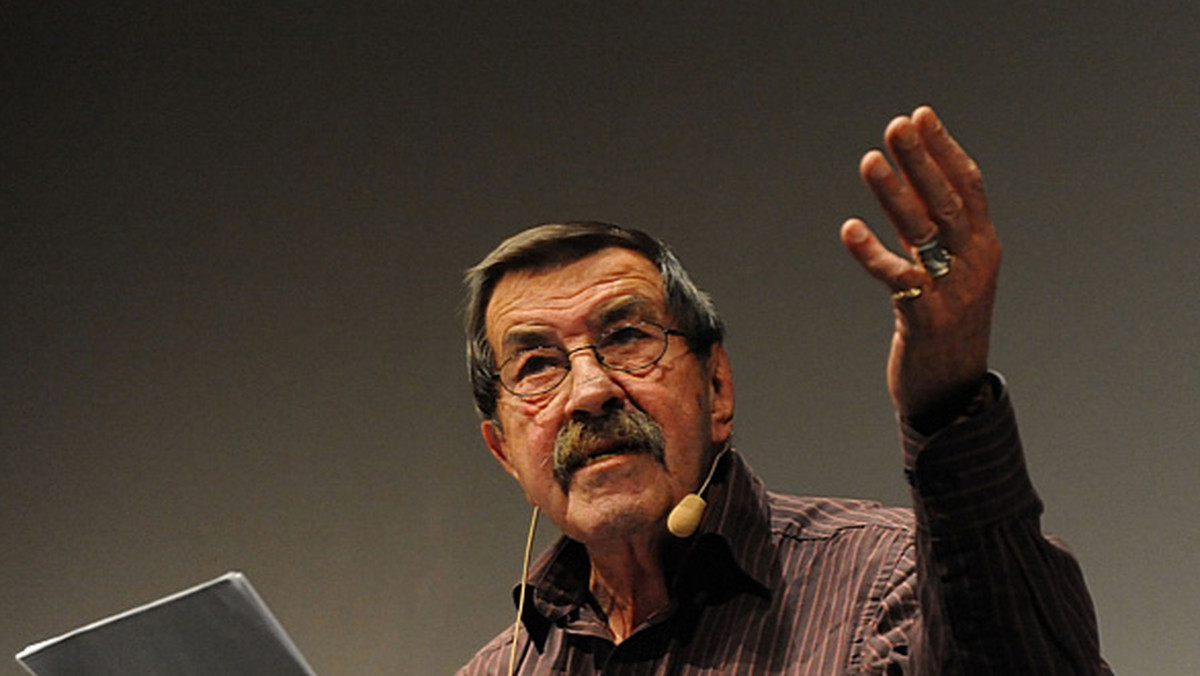 Niemiecki pisarz Günter Grass porównał w wywiadzie dla izraelskiego dziennika "Hareetz" zagładę Żydów do cierpień niemieckich żołnierzy w sowieckich obozach jenieckich - pisze Aleksandra Rybińska, dziennikarka nowego dziennika "Gazeta Polska Codziennie".