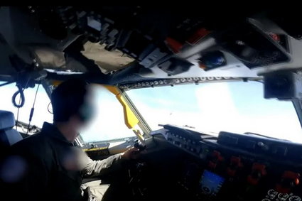 "Niepotrzebnie agresywny manewr". Wideo pokazuje, jak chiński myśliwiec przelatuje tuż przed amerykańskim samolotem zwiadowczym