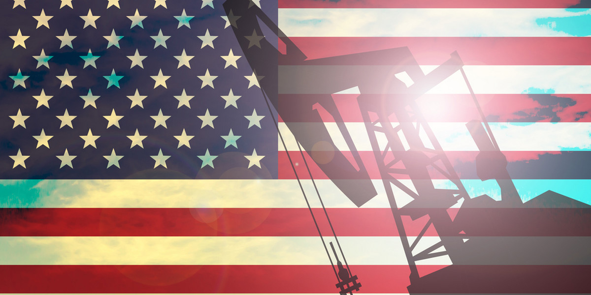 Choć zapasy ropy w USA zdecydowanie wzrosły, kurczy się rezerwa benzyny. Dla rynku to dobra wiadomość przed zbliżającym się sezonem wakacyjnych wyjazdów