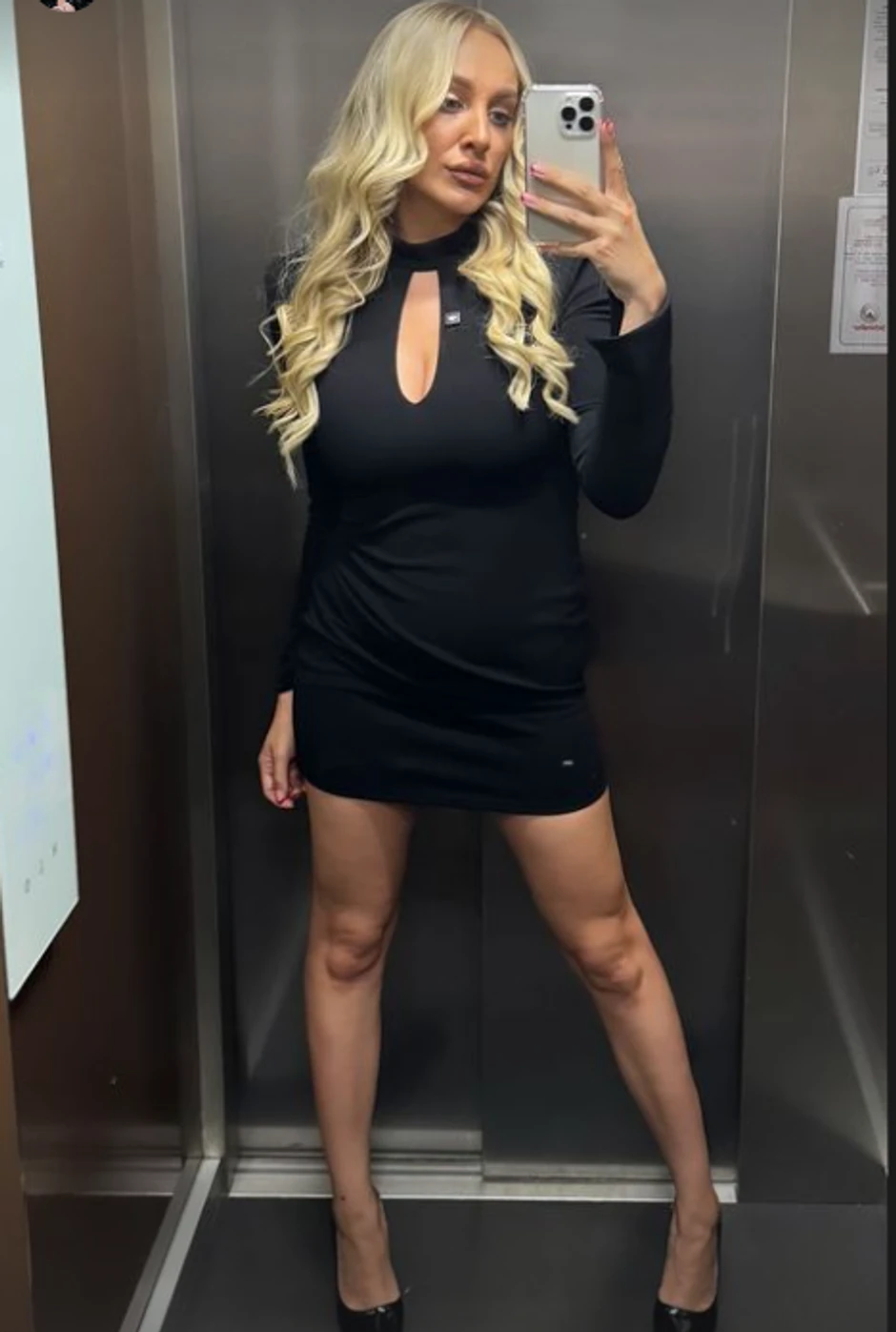 Luna Đogani u miniću