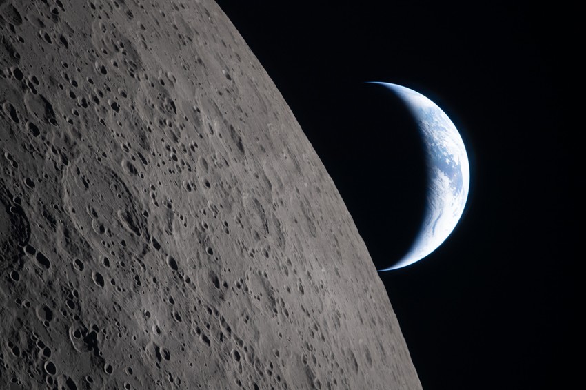Pogled na Zemlju iz ugla Meseca sa misije Artemis 6. aprila