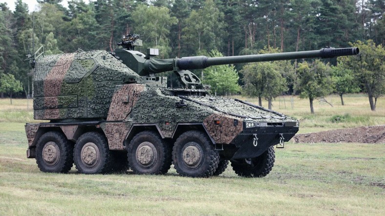 Niemiecka kołowa armatohaubica samobieżna Boxer RCH 155.
