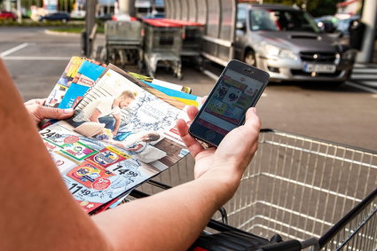 Sklepy tną liczbę gazetek, stron i promocji. Tylko dyskonty się trzymają