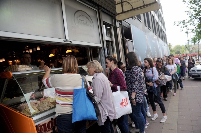 Red ispred "Pelivana"