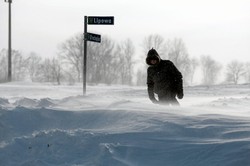 49 miejscowości odciętych od świata. Auta utknęły w zaspach