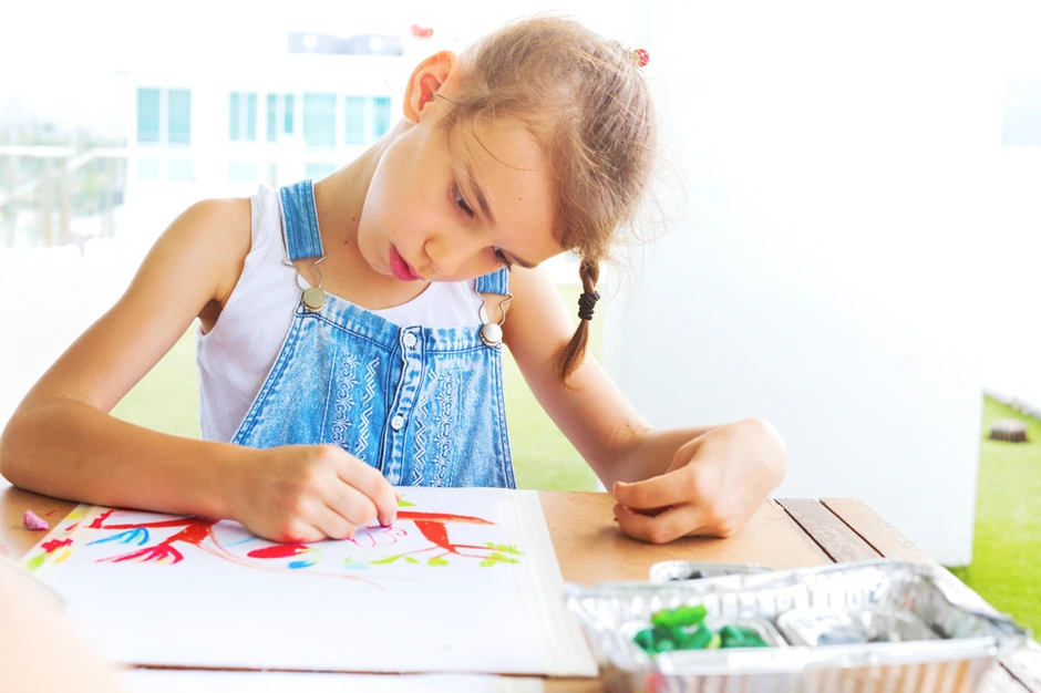 Možda je bakama i dekama "zanimljivo" kada njihvo dete podrigne ili ispušta gasove, ali u školi zbog toga mogu da ga ismevaju