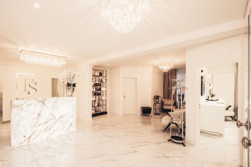 Zu der Fineskin Group gehören Fineskin-, Fineesthetics- und Finenails-Institute. 2019 begann Kavena mit Fineskin. «Im Zuge unserer Expansion haben sich dann weitere Optionen im Bereich der klassischen Kosmetik wie Nails, Wimpern und Augenbrauen ergeben, weshalb wir 2020 Finenails gegründet haben.»