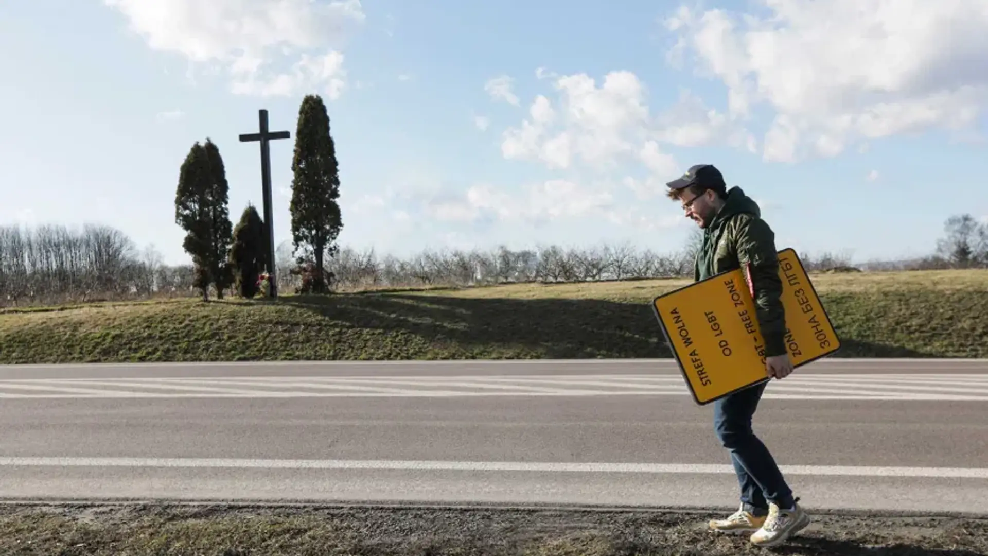 "Strefy wolne od LGBT" w galerii. Zdjęcia z projektu Barta Staszewskiego na wystawie