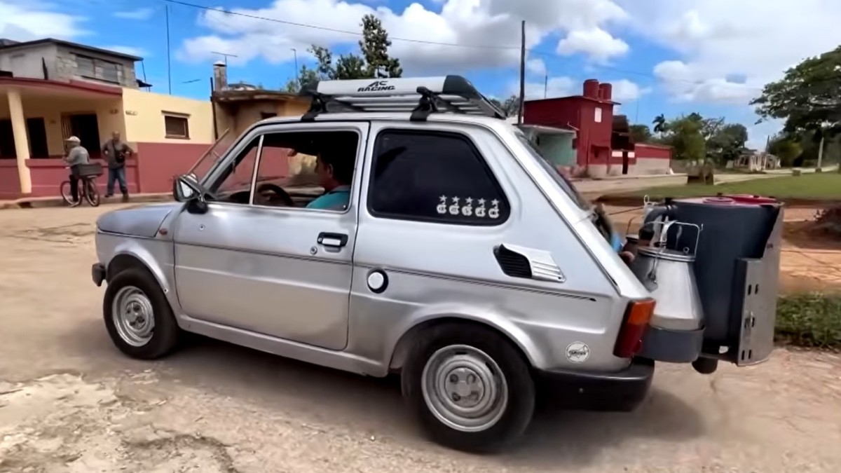 Svet ostaje bez goriva, a on vozi na ćumur: Prepravio 