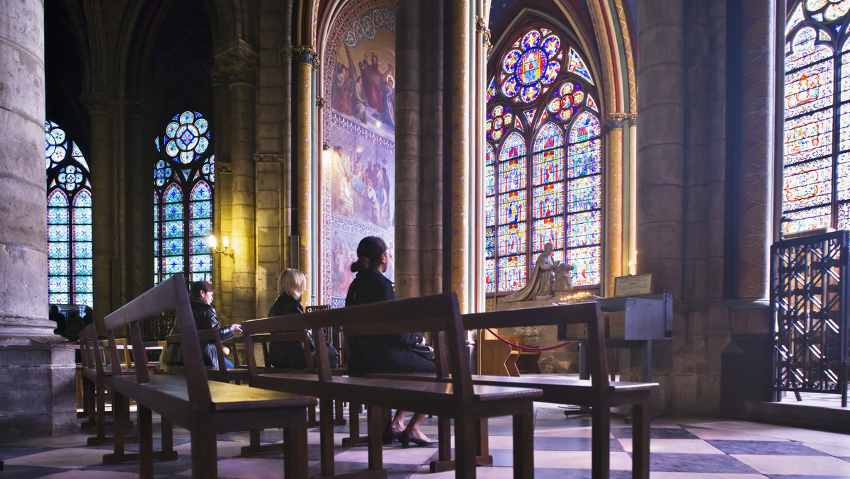 Kryzys wiary młodych. Jak ich katolickie rodziny reagują na oddejście z Kościoła?