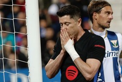 Niepokojące informacje na temat Lewandowskiego. Trener Barcelony woli dmuchać na zimne