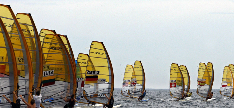 MŚ w żeglarstwie: dwóch Polaków na pozycjach medalowych na półmetku finałów w windsurfingu