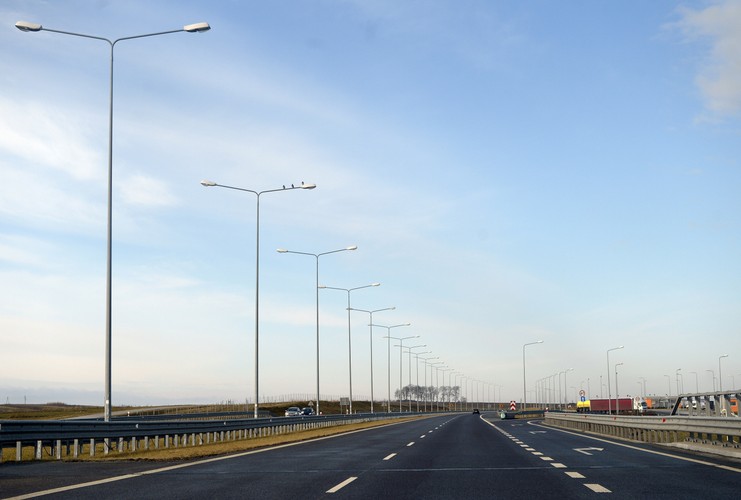 Trasa połączy przejście graniczne z Niemcami w Jędrzychowicach z przejściem granicznym z Ukrainą w Korczowej-Krakowcu. Na zdj. Odcinek autostrady A4 w okolicach Jarosławia na Podkarpaciu, <br><br>fot. PAP/Darek Delmanowicz