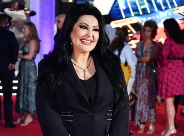Ikona i kandilo na stalku: Dragana Mirković slavi slavu!