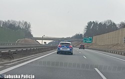 Policja pomogła wygrać wyścig z czasem o serce pacjentki. Przejazd z Zielonej Góry do Wrocławia w godzinę