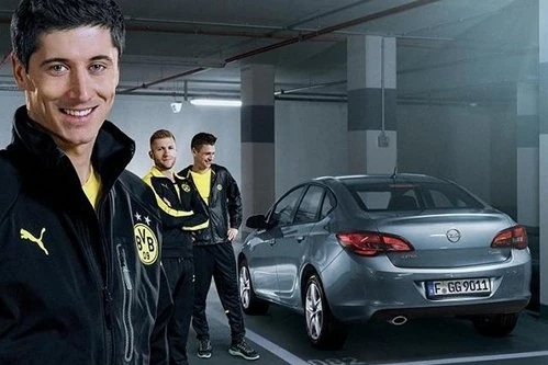 Robert Lewandowski przesiada się do Ferrari