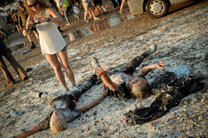 Błoto na Przystanku Woodstock 2012 (fot. Artur Rawicz/wosp.org.pl)