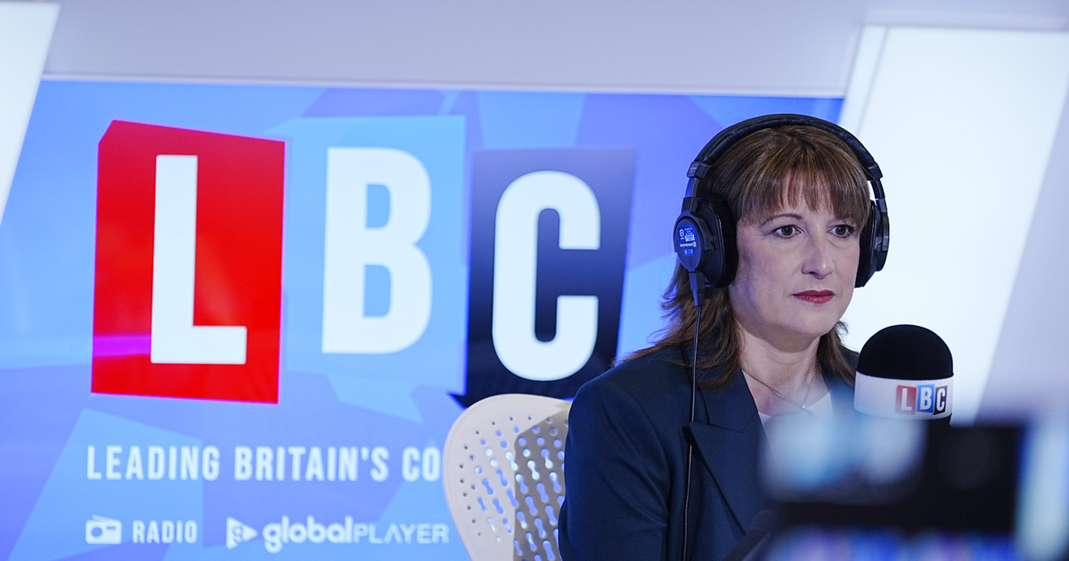 Reeves backs PM as Reform row erupts over racist claim