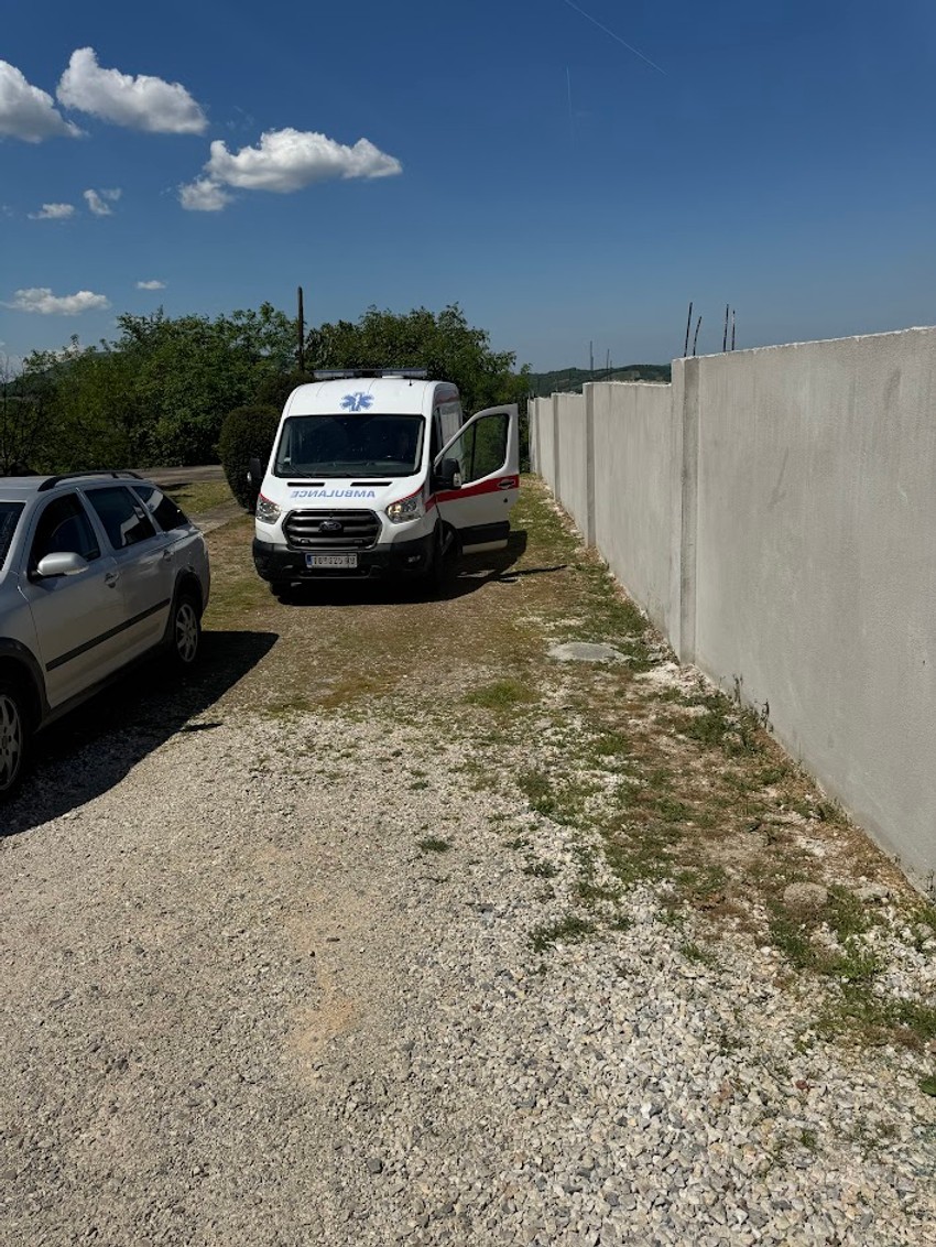 Lekari dežuraju u blizini kapele