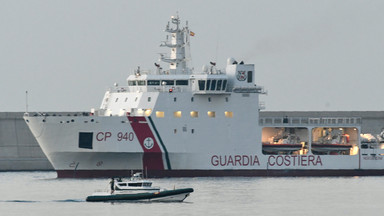 Statek z migrantami dopłynął do portu w Walencji