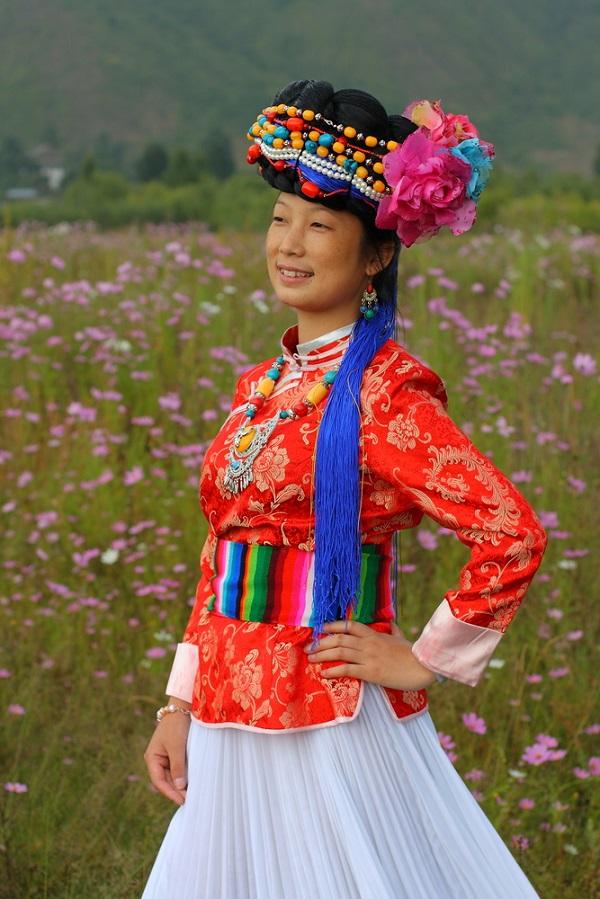Mosuo - kobieta w tradycyjnym stroju