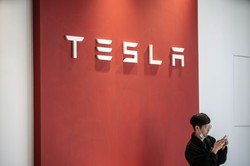 Tesla z historycznym rekordem sprzedaży aut. Wycena rynkowa firmy przebiła bilion dolarów