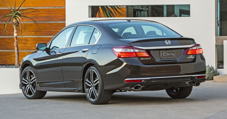 Tak zmieniła się Honda Accord MY2016