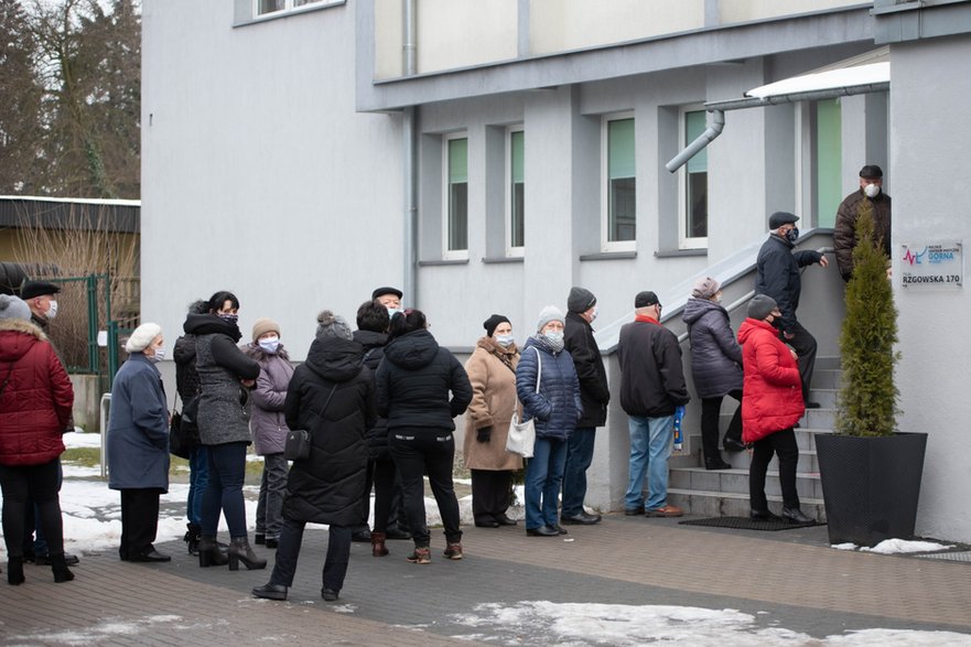 Miejskie Centrum Medyczne Górna Kolejka do rejestracji na szczepienia Rzgowska 170