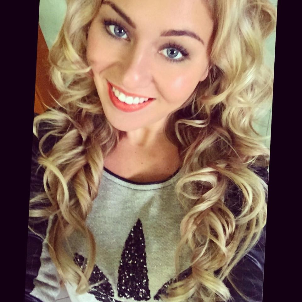 Laura kedysi súťažila v speváckej súťaži. 