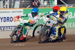 Woryna zahaczył o bandę i z impetem upadł na tor [WYNIKI i TABELA]